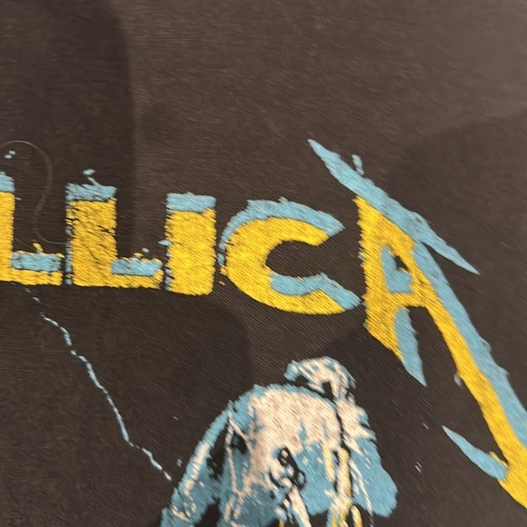 Metallica Graphic T-Shirt - Picture 5 of 5